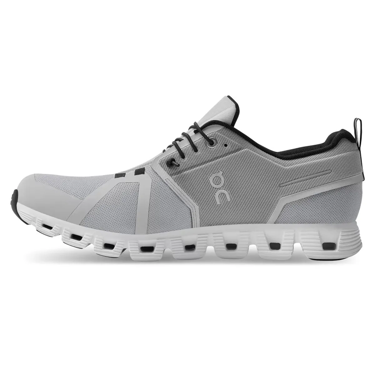 On Running - Cloud 5 Waterproof Trainer in Glacier/White