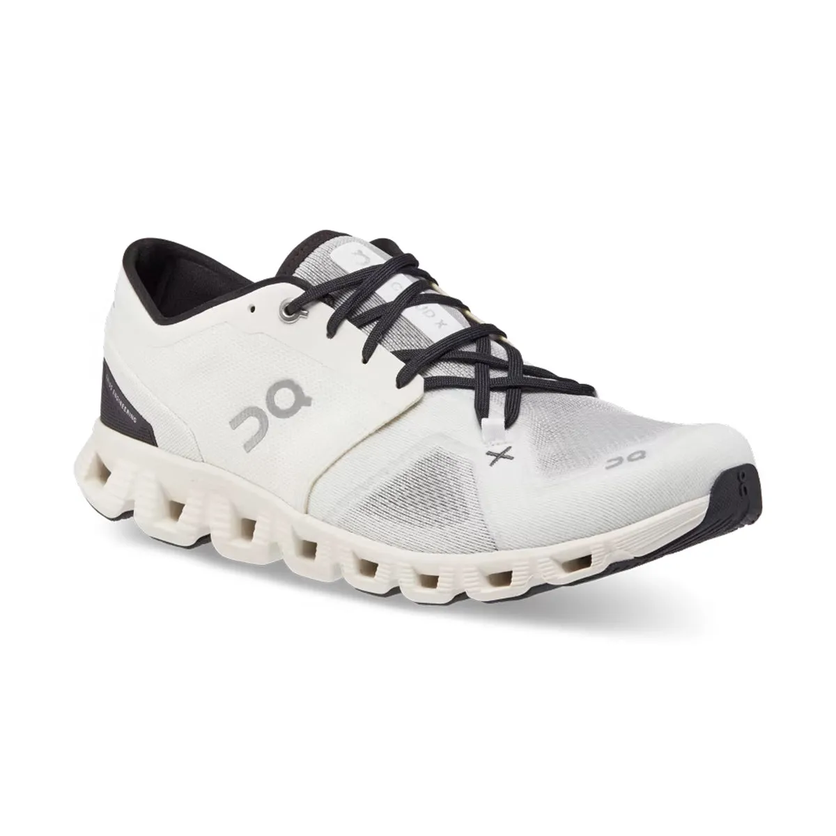 On Running - Cloud X 3 Trainer in Ivory/Black