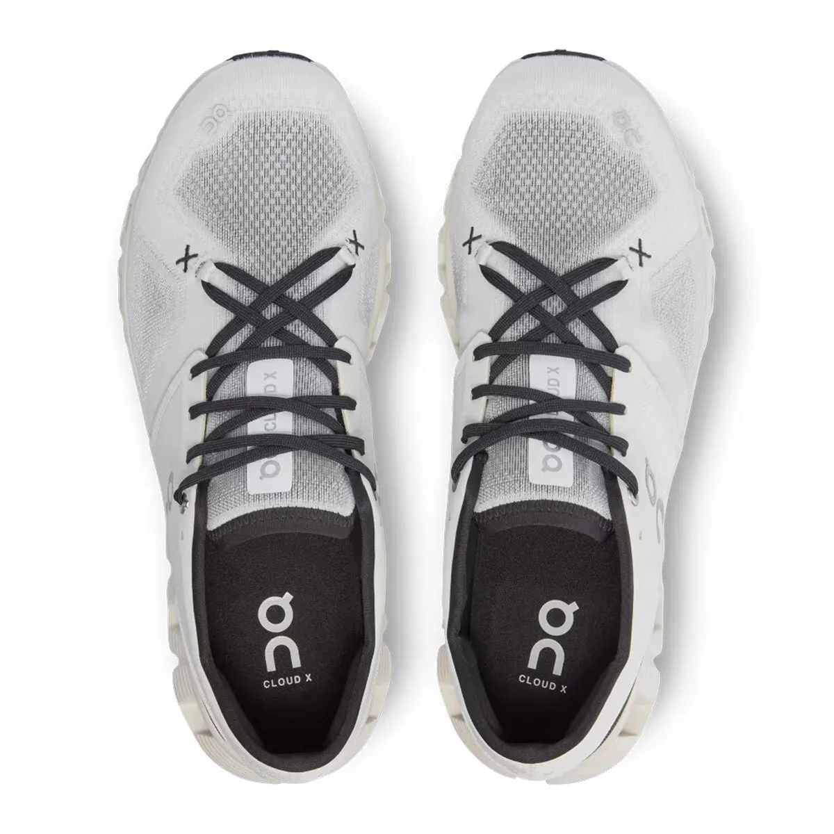 On Running - Cloud X 3 Trainer in Ivory/Black