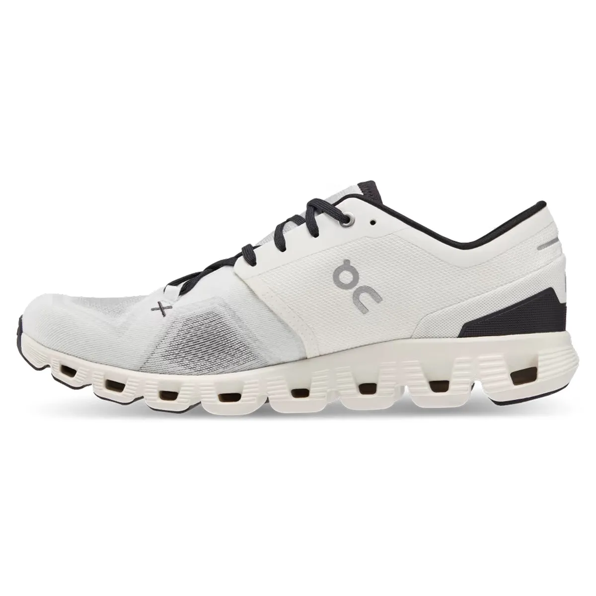 On Running - Cloud X 3 Trainer in Ivory/Black