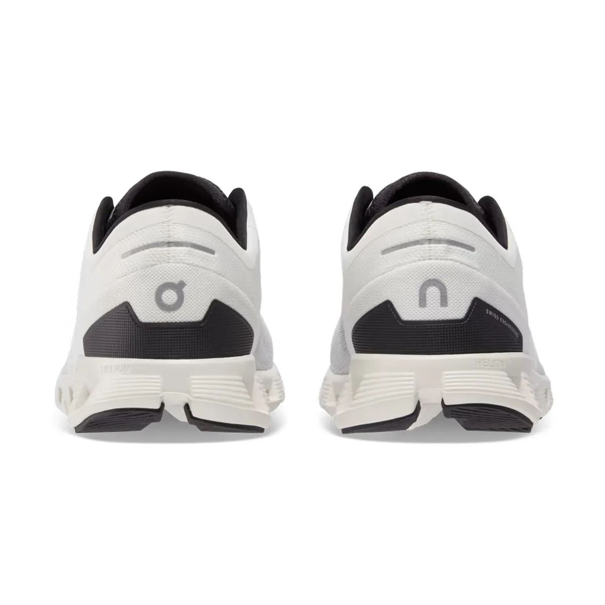 On Running - Cloud X 3 Trainer in Ivory/Black