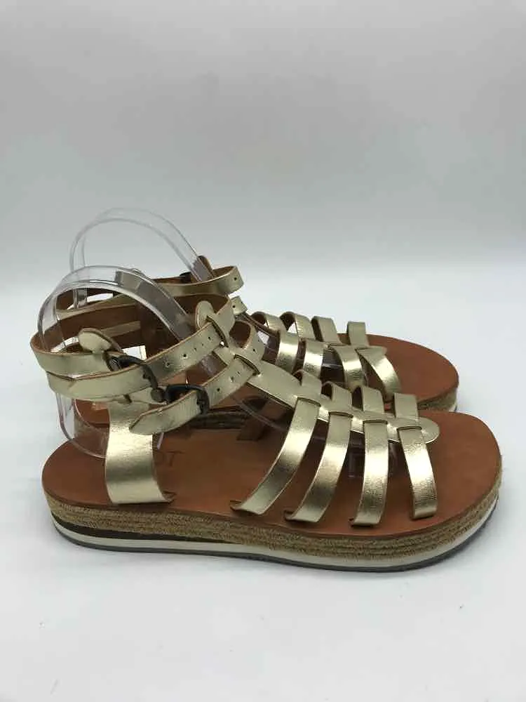 Pre-Owned Esiot Gold Size 41 Strappy Sandals