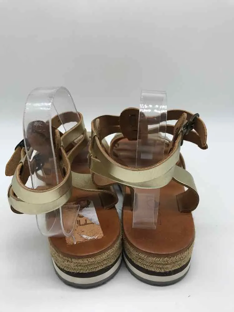 Pre-Owned Esiot Gold Size 41 Strappy Sandals